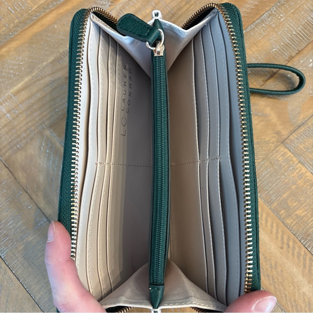 LC Lauren Conrad Sade RFID-Blocking Wallet Hunter Forest Green Wristlet - Picture 8 of 8